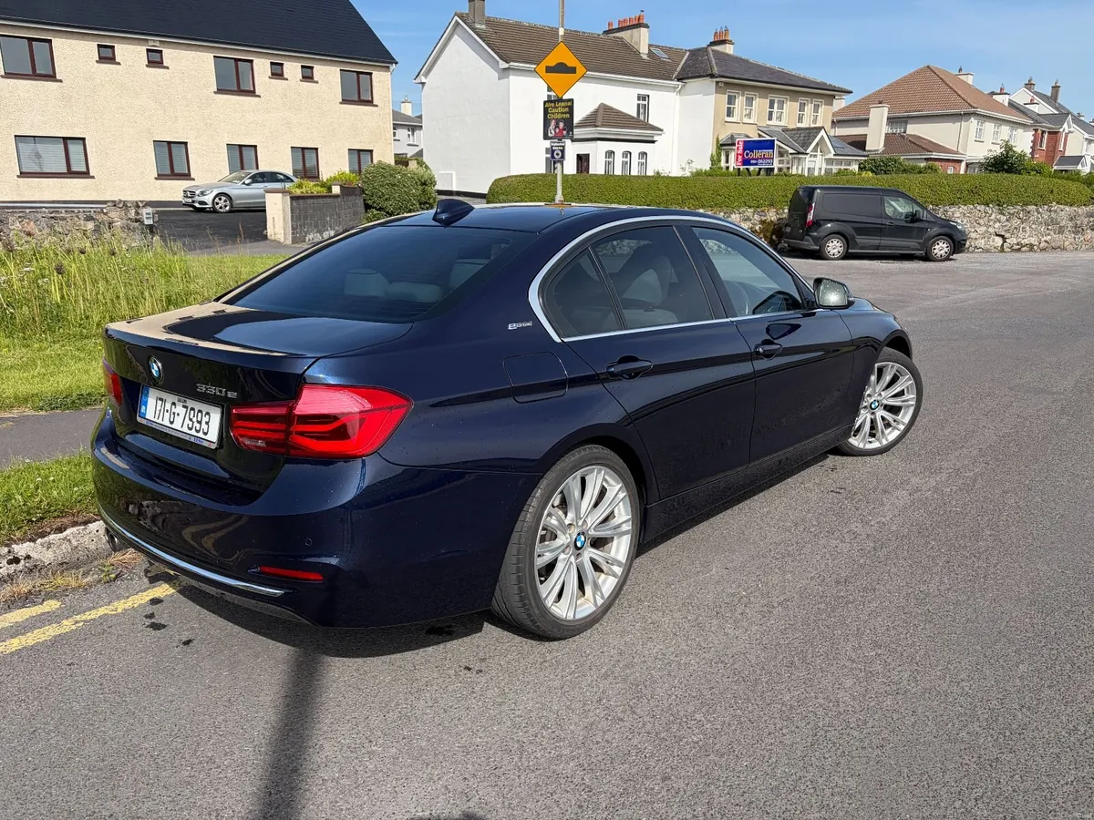 BMW 3-Series 2017 Plugin Hybrid - Limited Edition - Image 6
