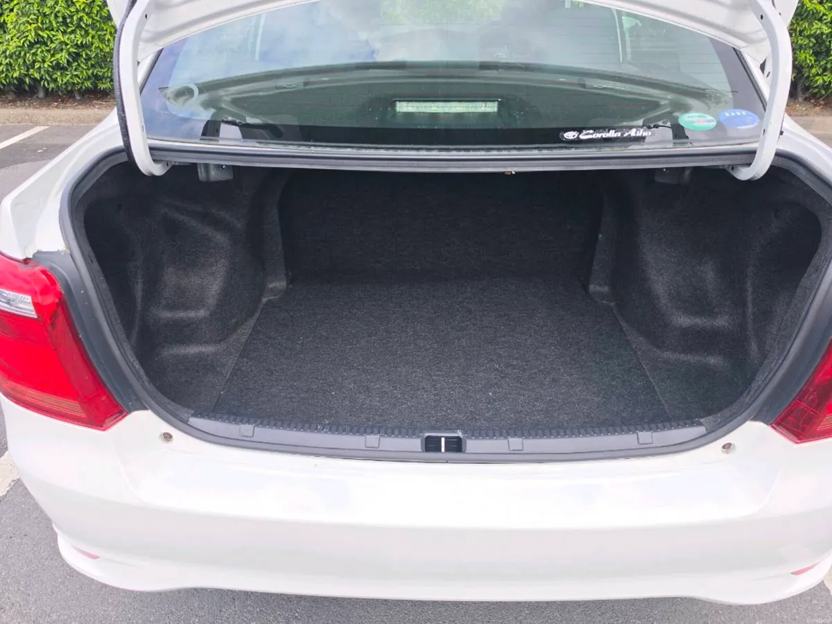 Toyota corolla - Image 3