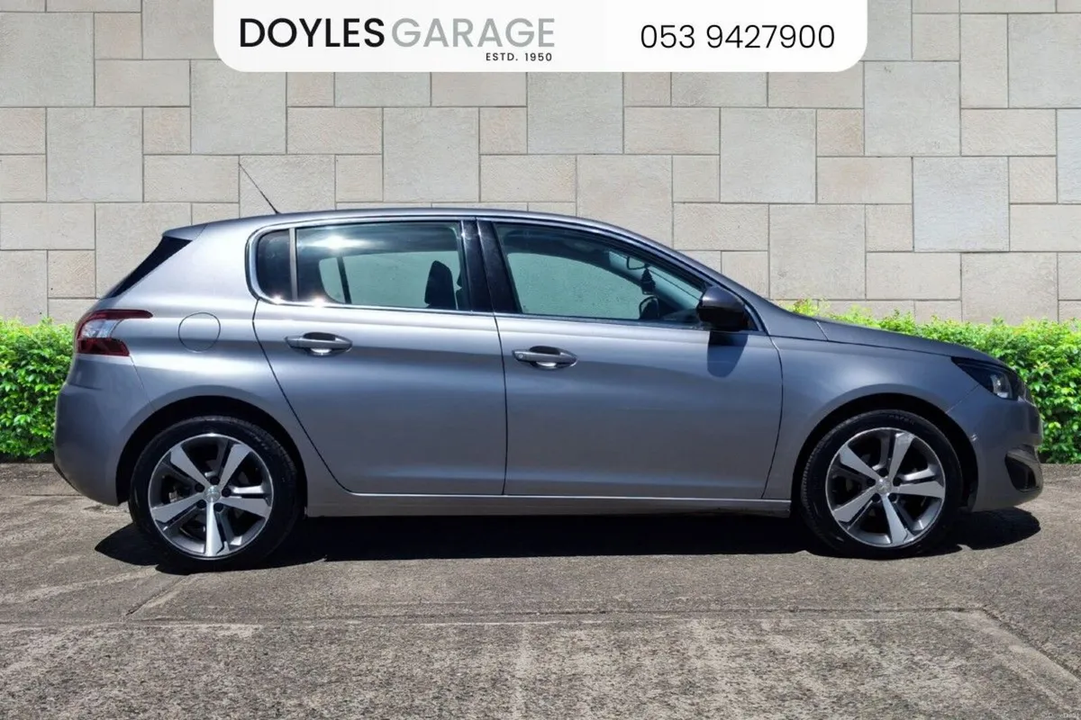 Peugeot 308 Allure 1.6 Blue HDi 100bhp *PRIVATE SA - Image 2
