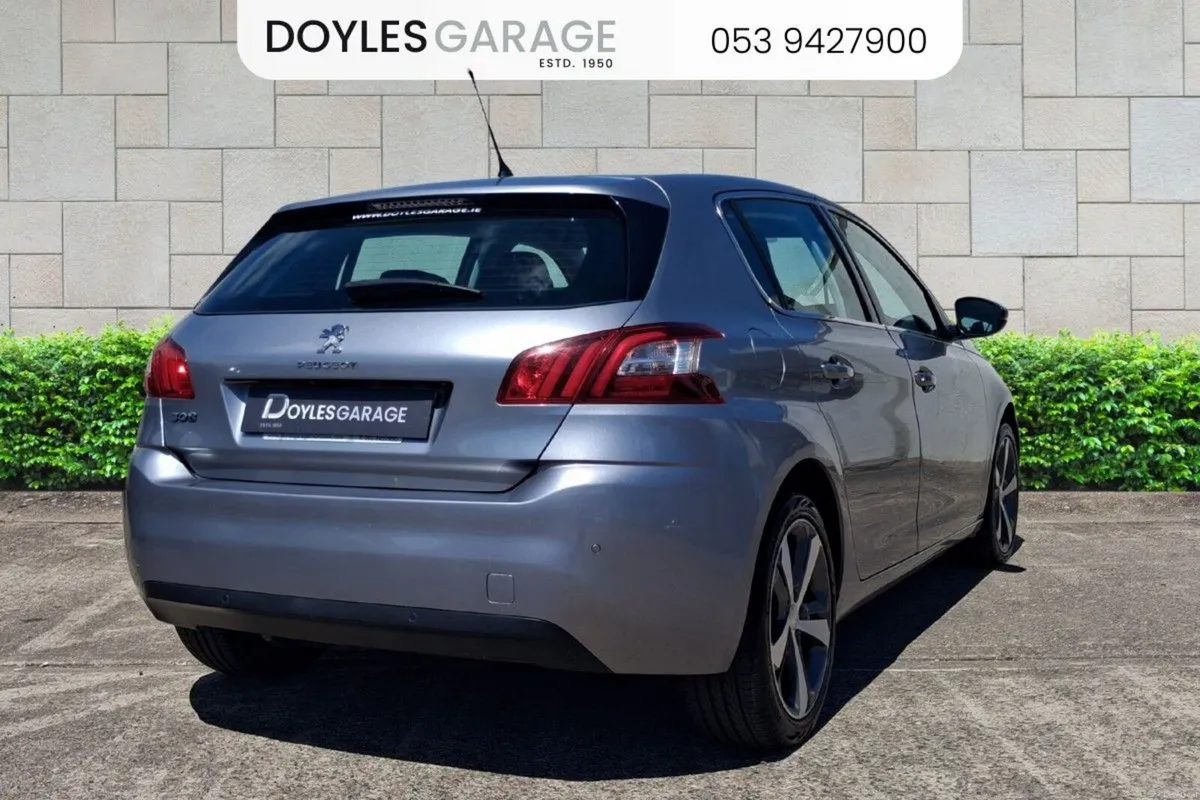 Peugeot 308 Allure 1.6 Blue HDi 100bhp *PRIVATE SA - Image 4