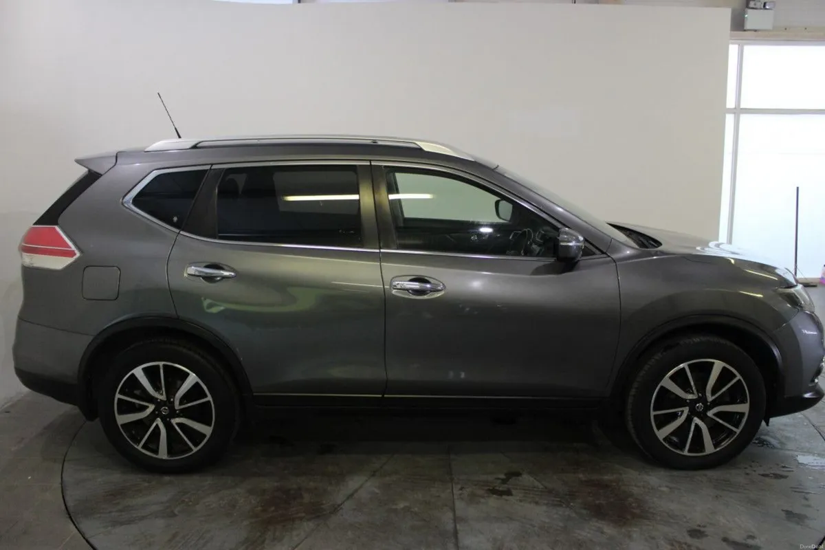 Nissan X-Trail 1.6d SV 7 Seats Design Pack Pan roo - Image 3