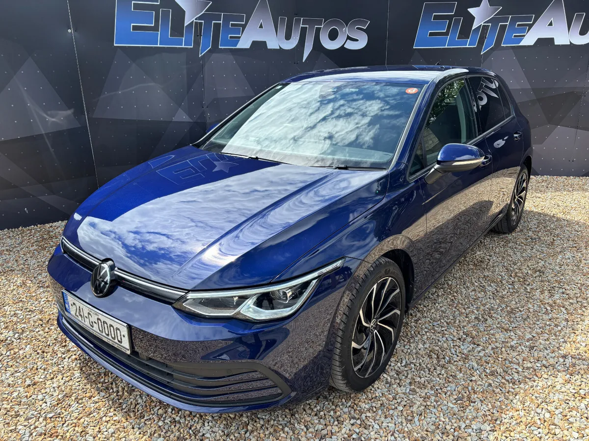Volkswagen Golf Style eTSI DSG 2024 - Image 1