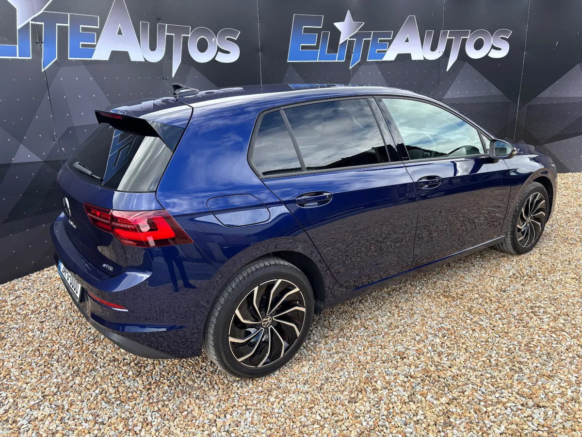 Volkswagen Golf Style eTSI DSG 2024 - Image 6