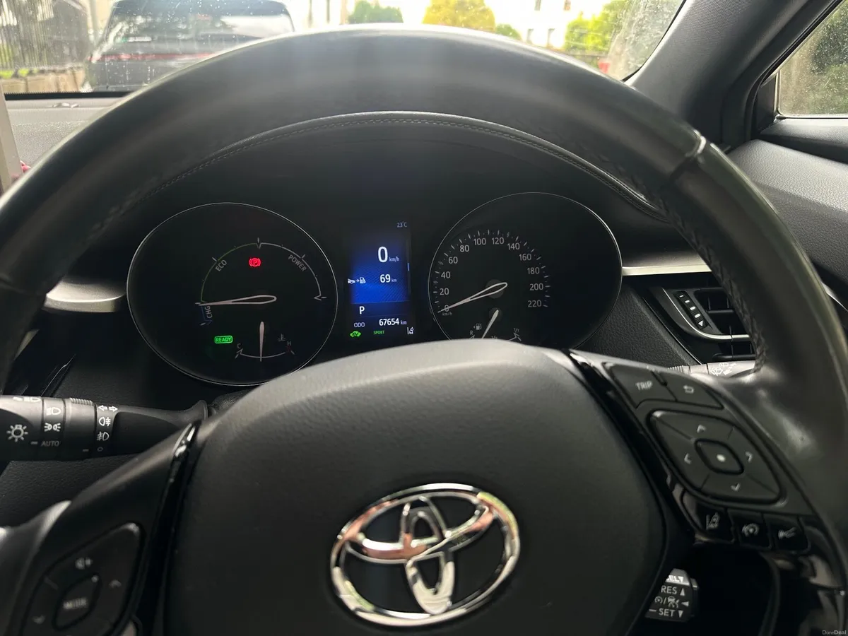 Toyota C-HR 2019 Hybrid Sport Automatic - Image 4