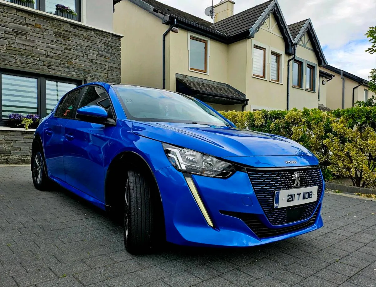 Peugeot e208 hatchback - Image 1