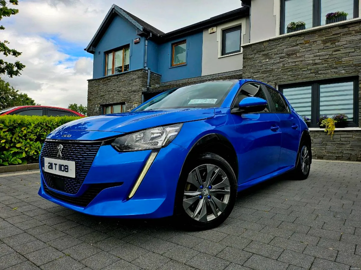 Peugeot e208 hatchback - Image 2