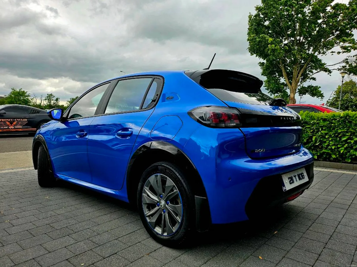 Peugeot e208 hatchback - Image 3