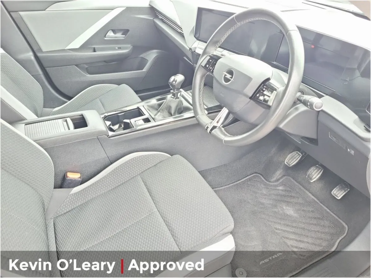 Opel Astra SC 1.2 Turbo 110PS Petrol 6 Speed - Image 4