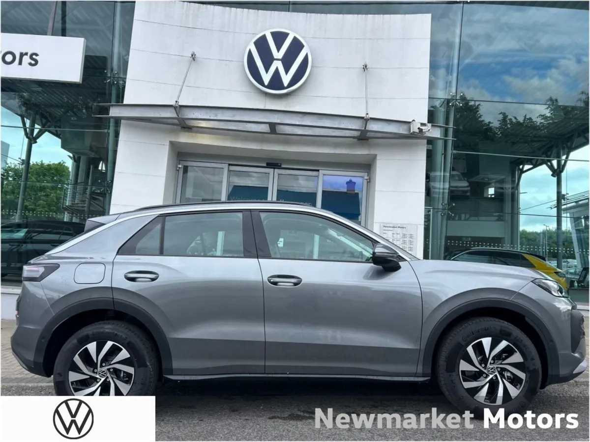 Volkswagen T-Roc LIFE 1.5TSI 116BHP AUTOMATIC MHEV - Image 4