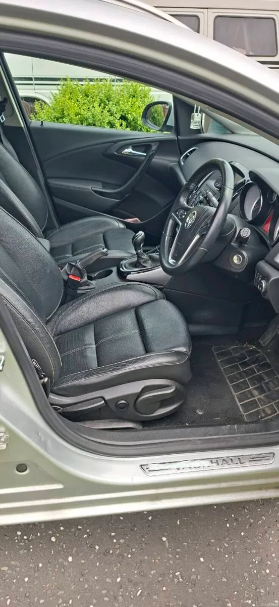 Vauxhall Astra estate - Image 2