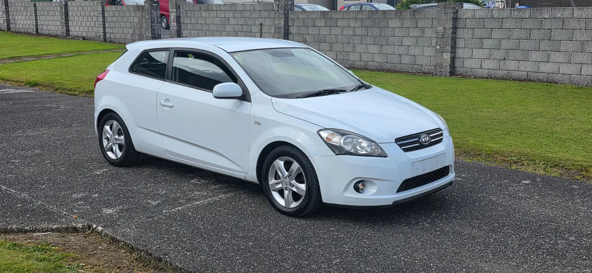 Kia Ceed 2011 - Image 2