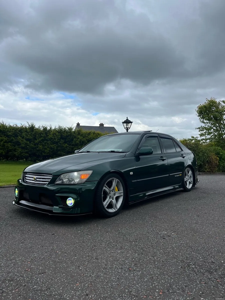 IS200 Sport - Image 1