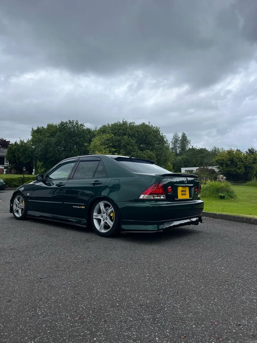 IS200 Sport - Image 3