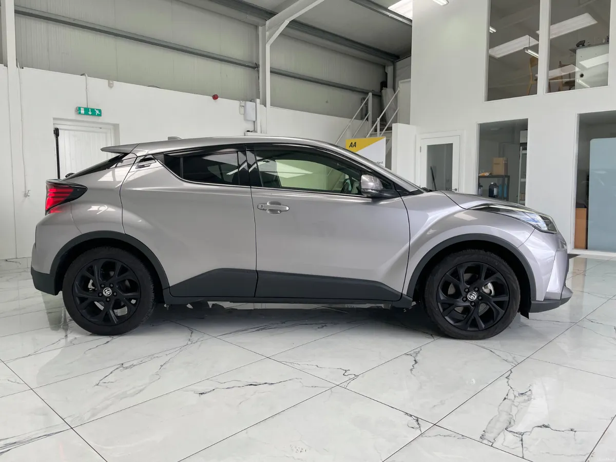 2021 Toyota C-HR G Mode Nero Safety Plus - Image 2