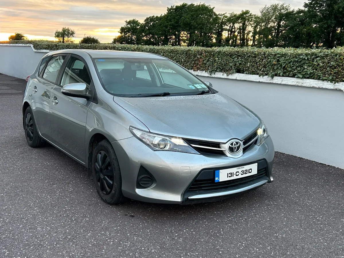 Toyota Auris 2013 low miles new NCT - Image 2