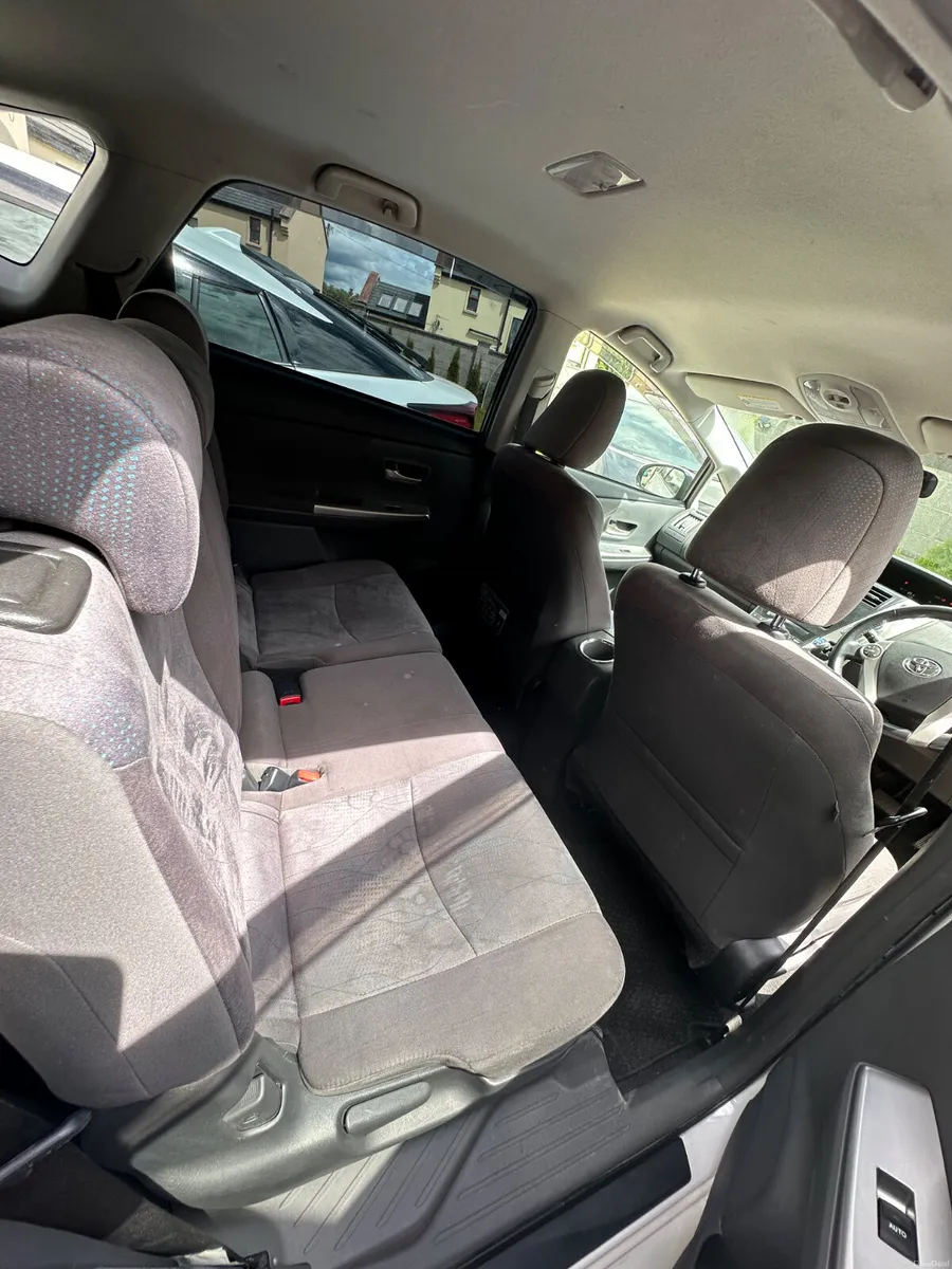 Toyota Prius Alpha – 2013 Hybrid - Image 4
