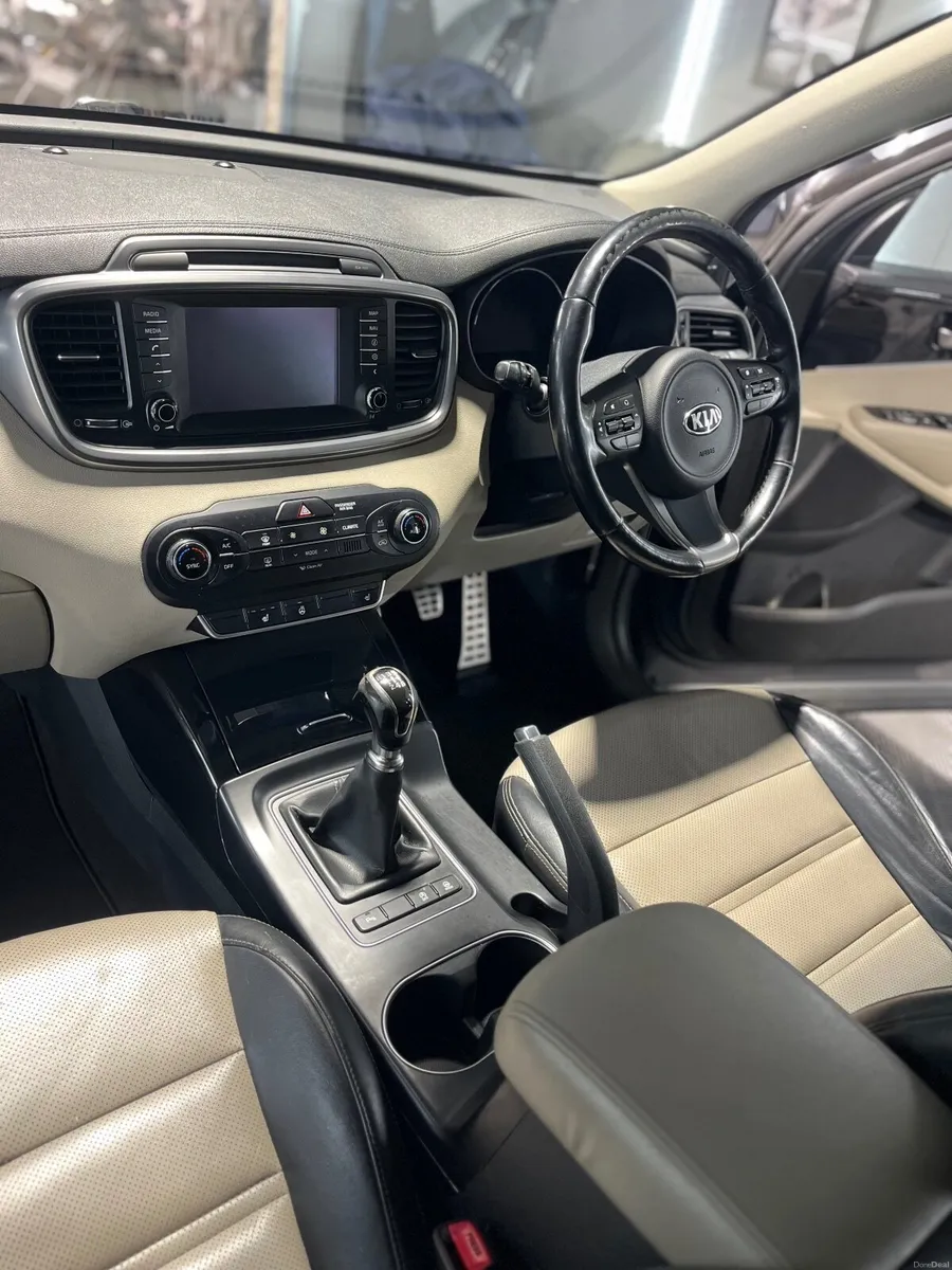 Kia Sorento 2016 - Image 3