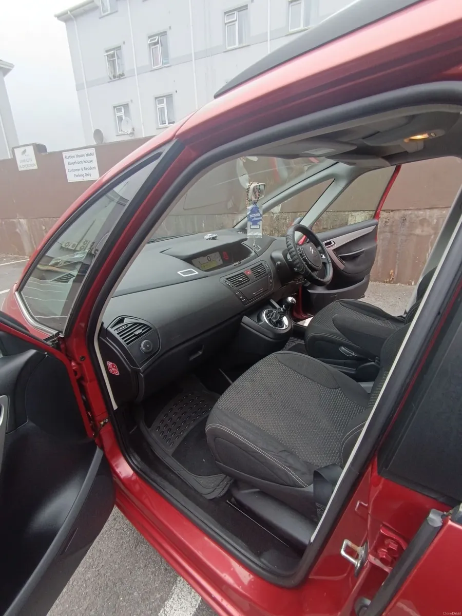 Citroen C4 Picasso 2011 - Image 2