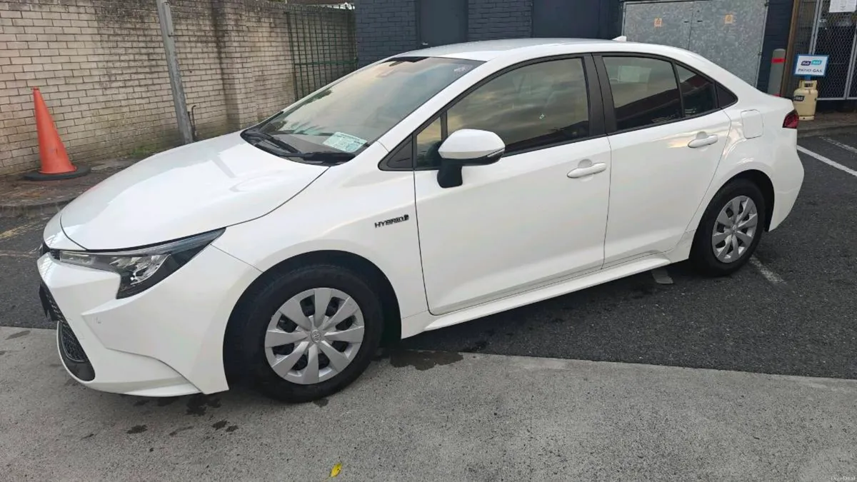 Toyota Corolla 1.8 Hybrid 2020(NEW NCT) - Image 4