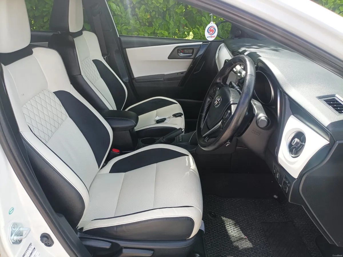 Toyota Auris 1.8 Hybrid 1/2 Leather & Suede, 2017 - Image 4