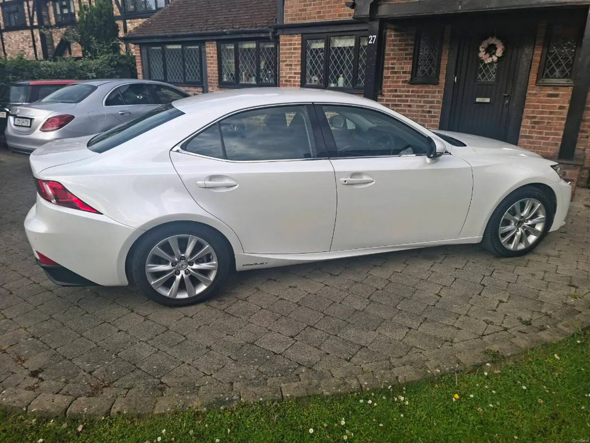 LEXUS IS 300 HYBRID 2015 STUNNING CONDITION - Image 2