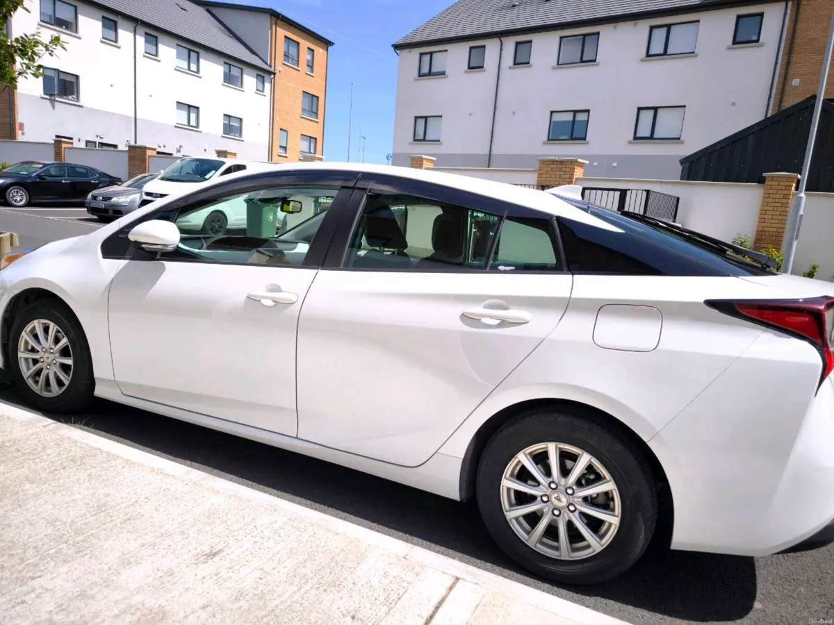 2021 Toyota Prius safety Plus II Extra sensors - Image 2