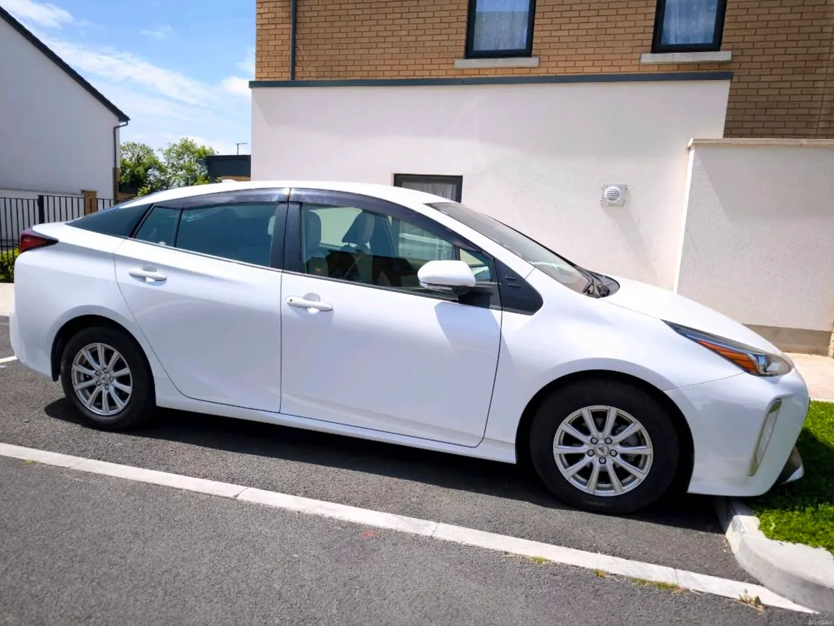 2021 Toyota Prius 79k kilometers Extra sensors - Image 6
