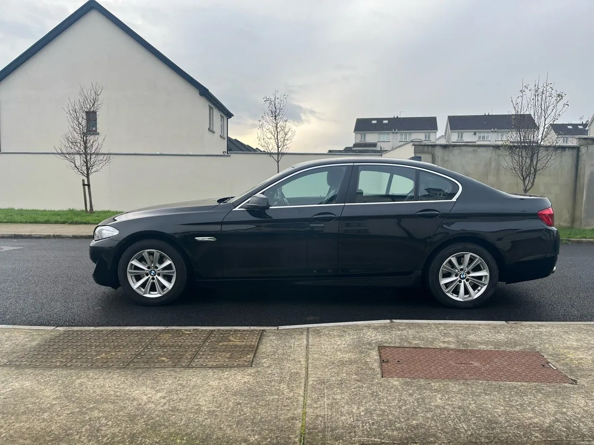 BMW F10 2013 - Image 2