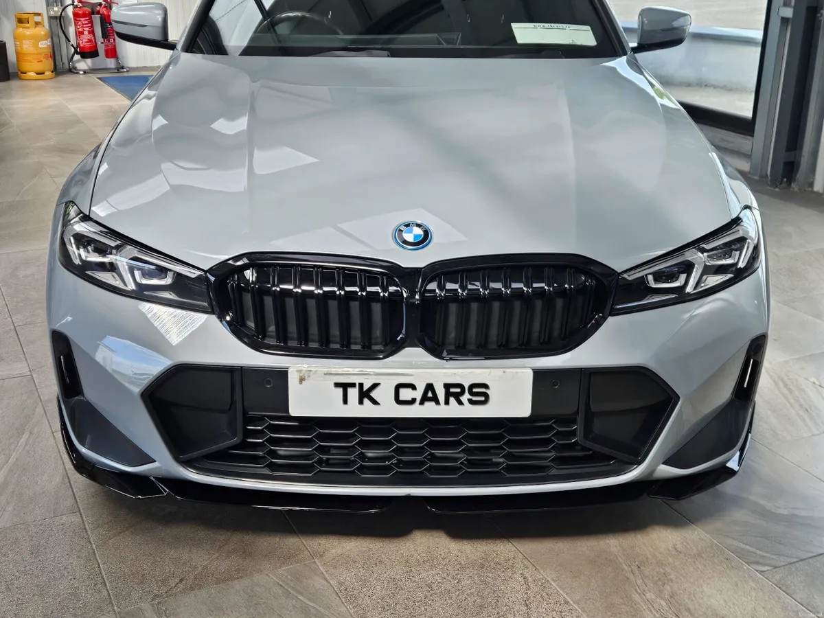 231 BMW 330e  PLUG IN HYBRID - Image 4
