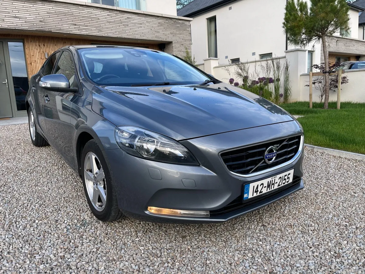 Volvo v40 - Image 1