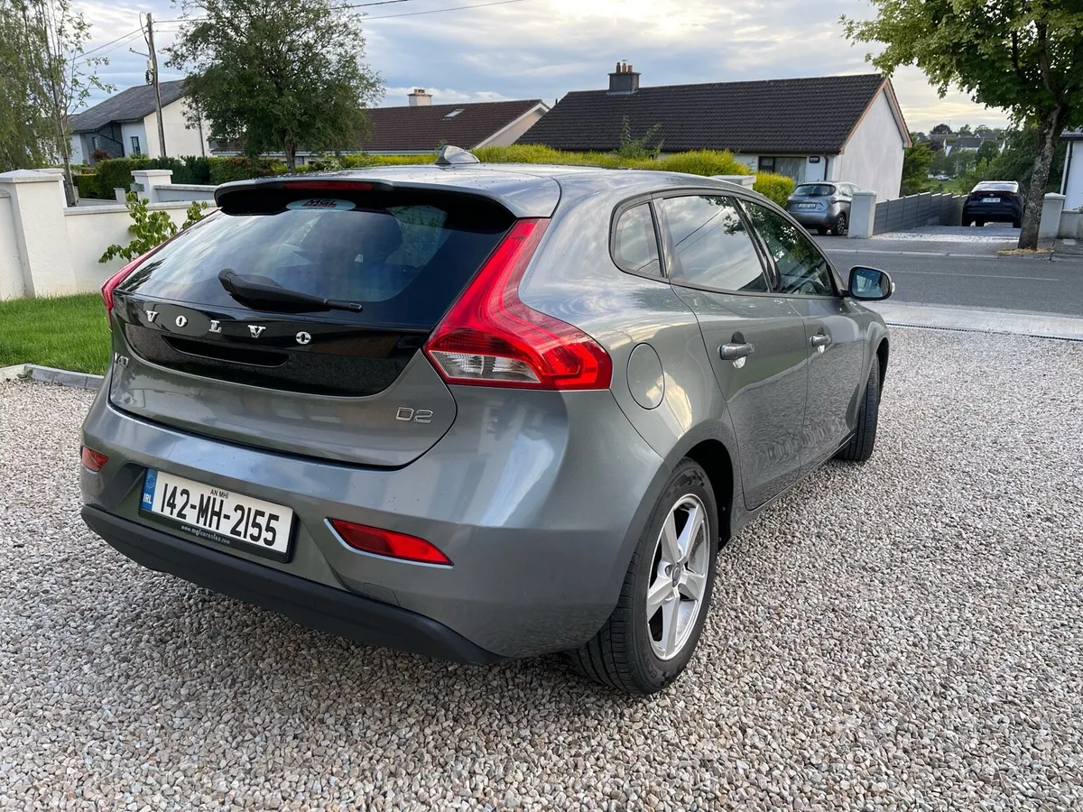 Volvo v40 - Image 4