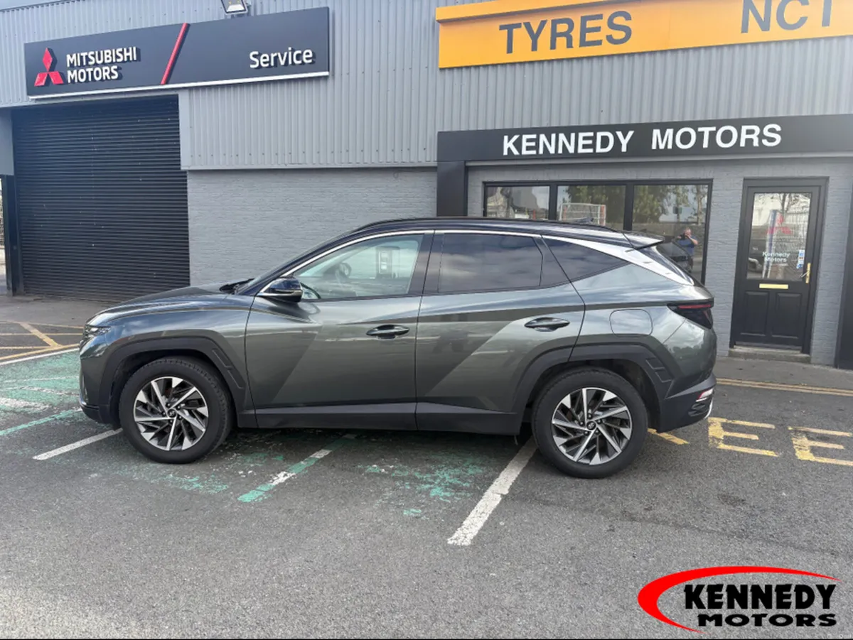 Hyundai Tucson IX35 EXECUTIVE PLUS 2 TONE 5 5DR - Image 2