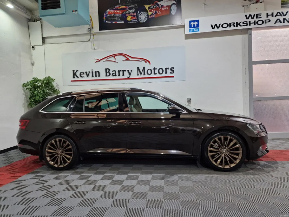 Skoda Superb 2.0TSi COMBI (LAURIN & KLEMENT) 4X4 2 - Image 4