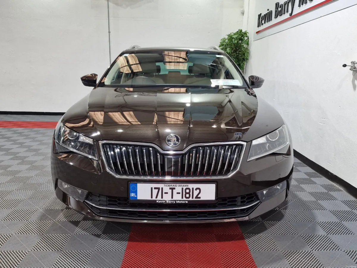 Skoda Superb 2.0TSi COMBI (LAURIN & KLEMENT) 4X4 2 - Image 2