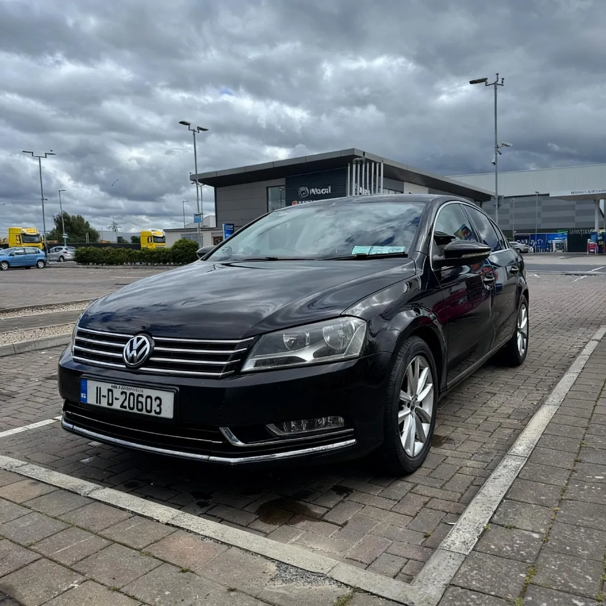 Volkswagen Passat 2011 1.6 TDI - Image 1