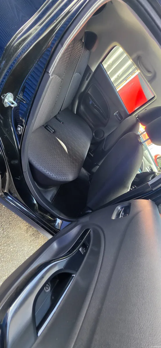 Mitsubishi Mirage Automatic - Image 6