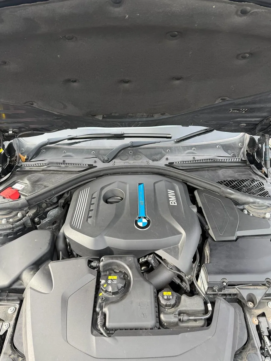 BMW 330e plug in Hybrid petrol 2.0 - Image 3