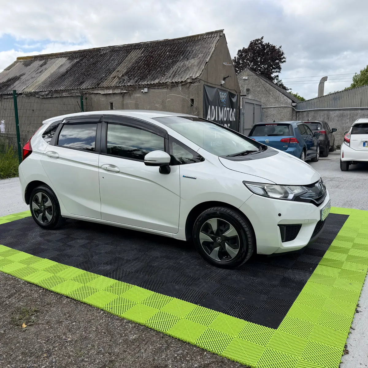 Honda Fit 2015 Hybrid - Image 2
