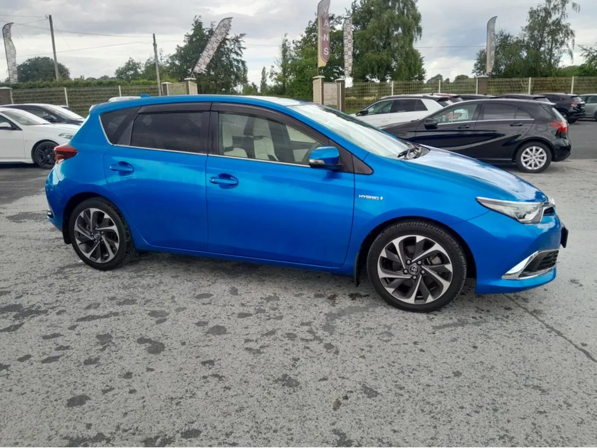 Toyota Auris 1.8 Hybird - Image 1
