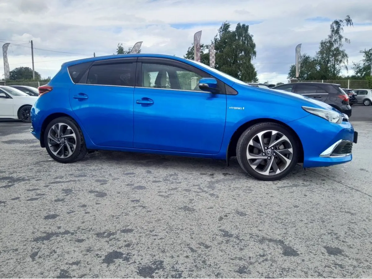 Toyota Auris 1.8 Hybird - Image 2