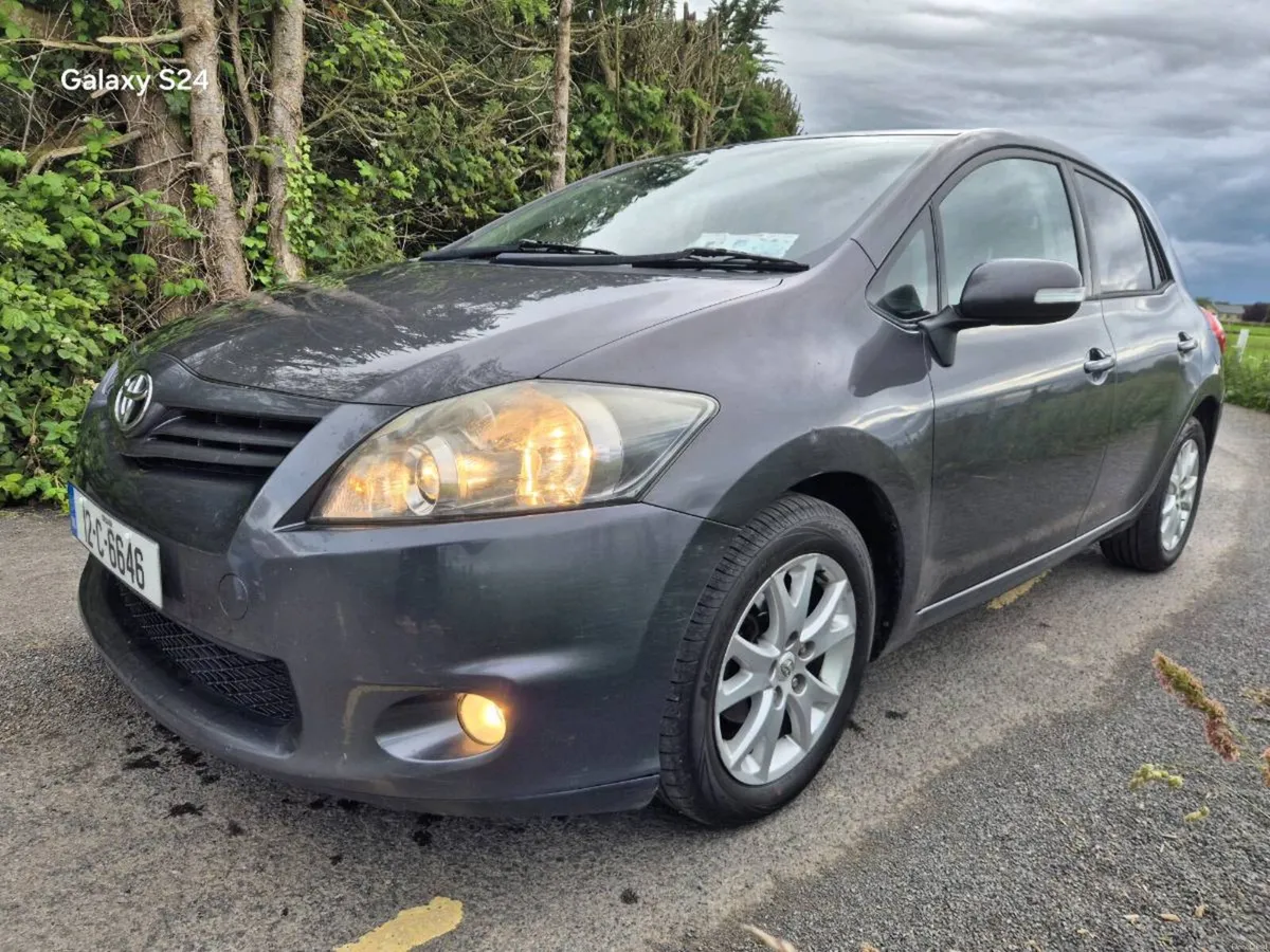 Toyota Auris 1.4 NEW NCT LOW KM - Image 2