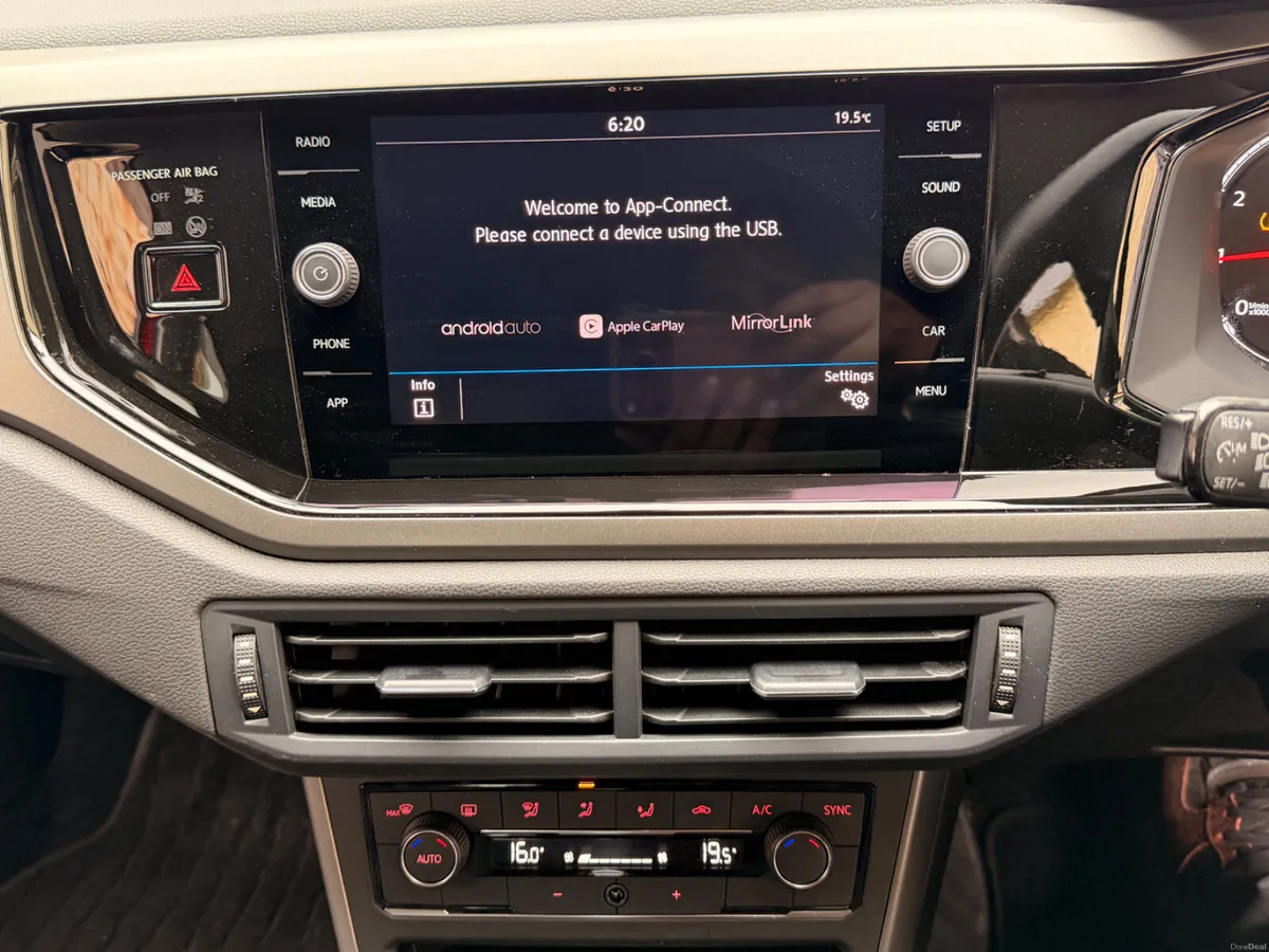 Volkswagen polo. 2019 1.0 automatic