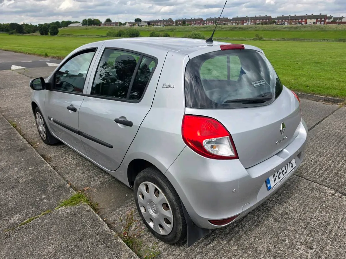 2011 Clio - Image 2