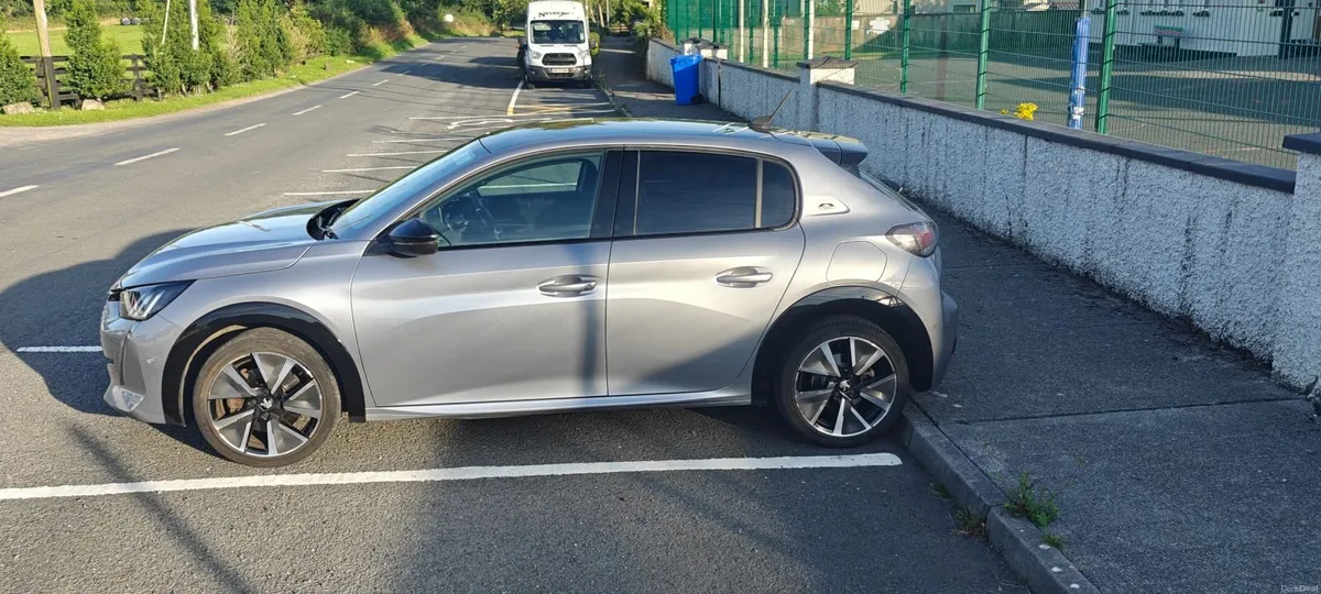 21'  Peugeot e 208 GT Premium - Image 6