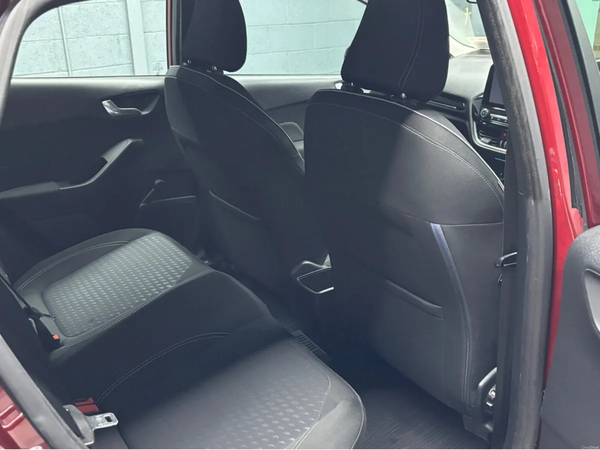 Ford Fiesta TITANIUM 1.5 TDCI 85PS 6 6SPEED 4 - Image 5