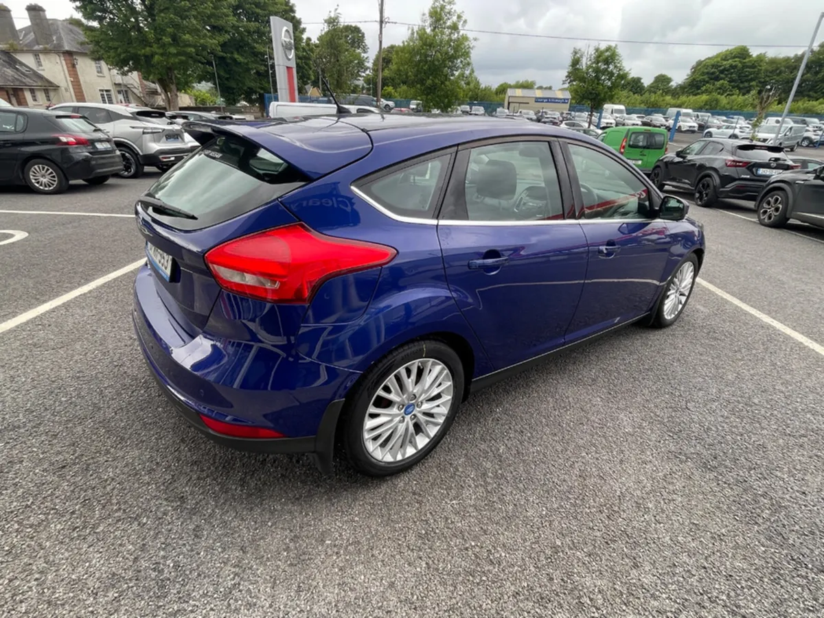 Ford Focus ZETEC 5DR 1.5 TD 95PS 6SPEED 4DR - Image 3