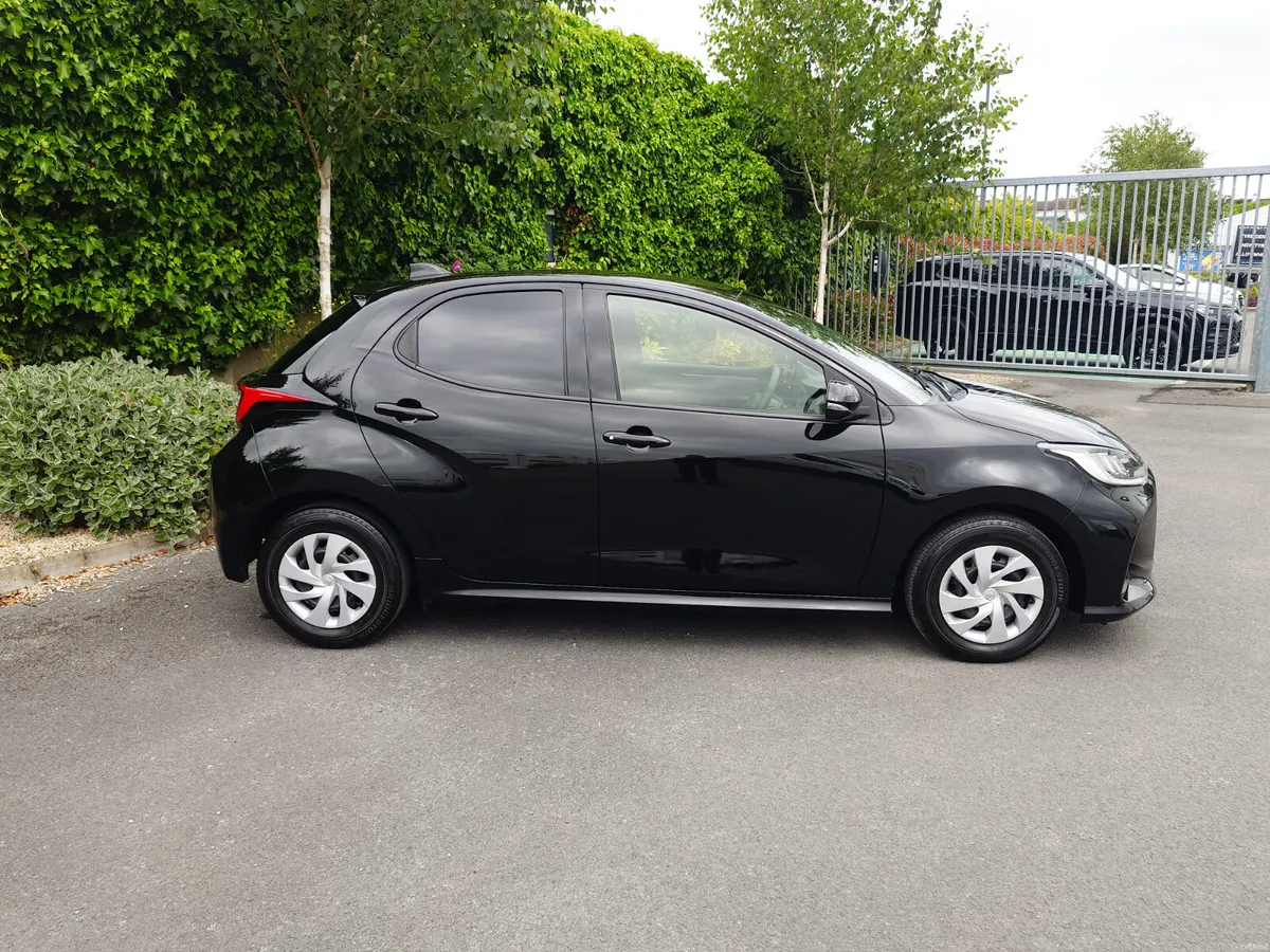 Toyota Yaris  1.5 ltr Manual Transmission - Image 4