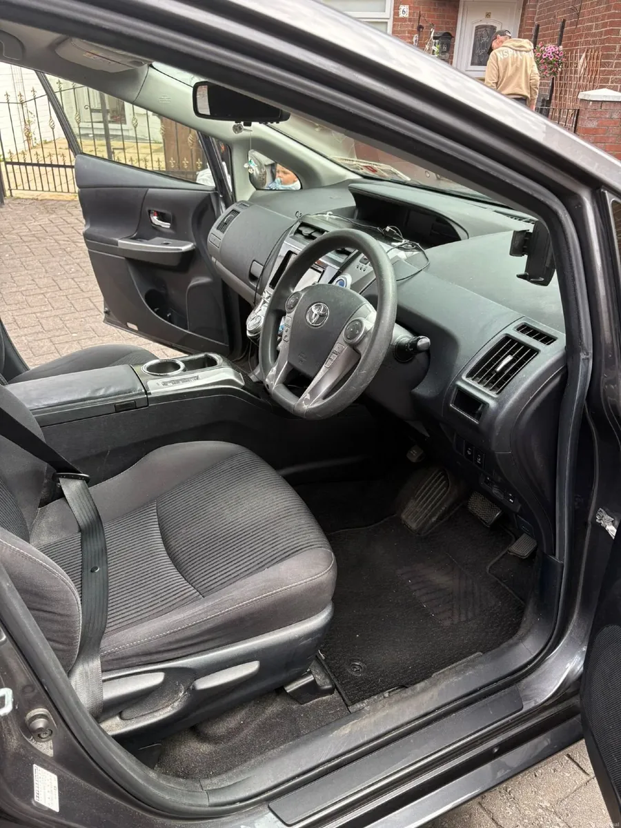Toyota Prius 2015 - Image 4