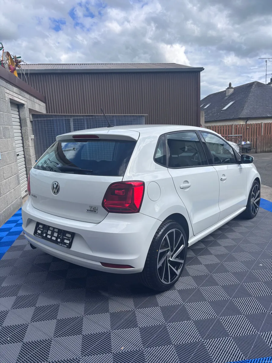 Volkswagen polo - Image 2