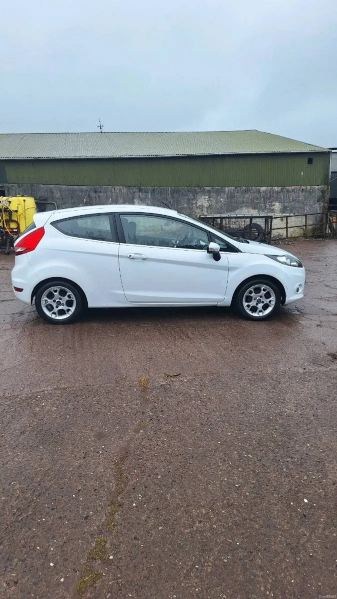Ford Fiesta 1.2 Zetec - Image 2